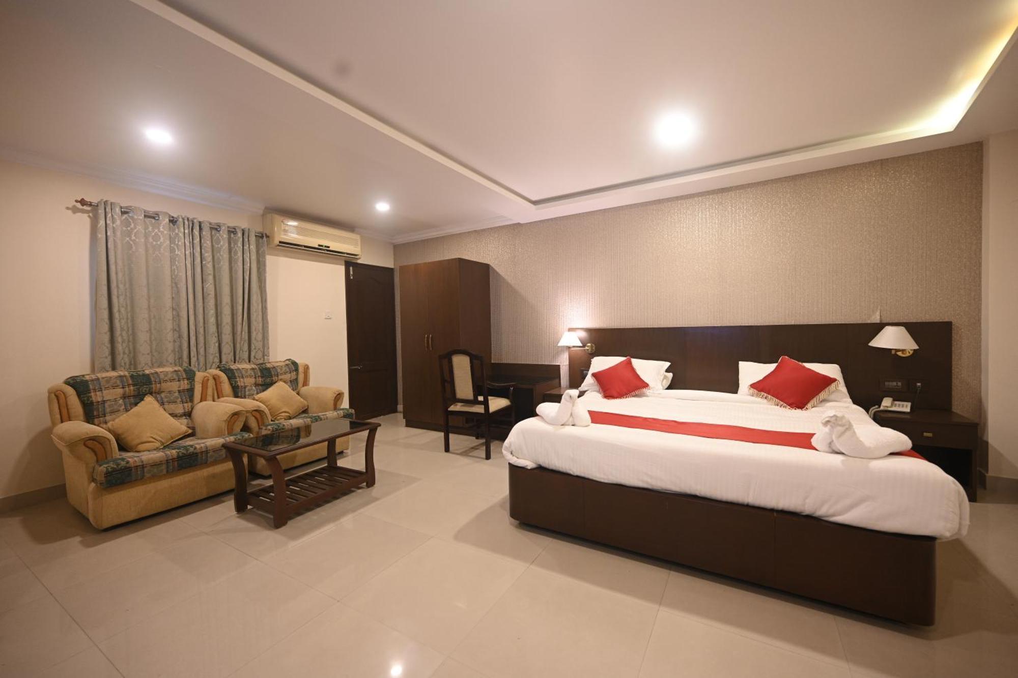 Hotel Bhagavath Gardens Chengannur Exterior foto